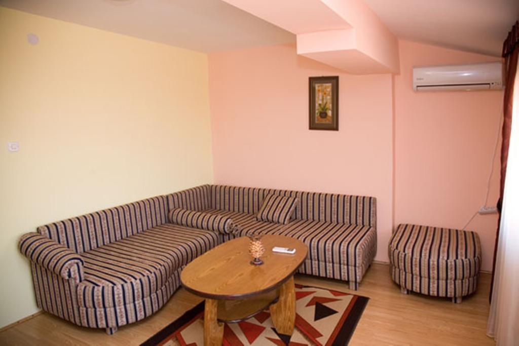 Hotel Uni Palas II Kavadarci Cameră foto