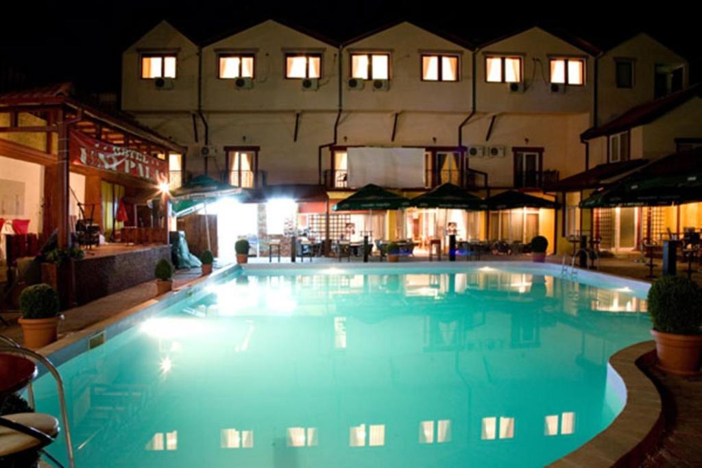 Hotel Uni Palas II Kavadarci Exterior foto